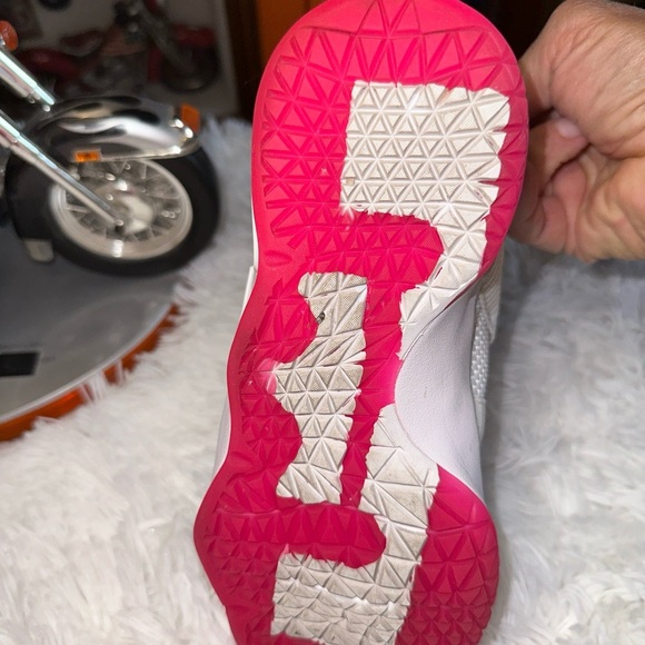 Nike 'Lebron Soldier 11' Kay Yow GS  918369-102 White Pink Cancer Sz 3y 4.5 Wm - Picture 5 of 12